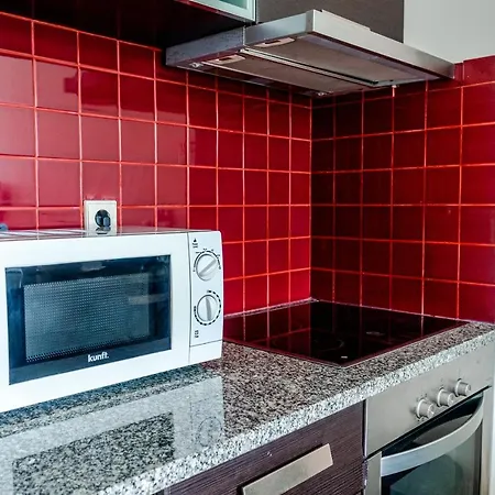 Апартаменты Sunny In The Heart Of Lapa - 5min Walk To Metro! Порту