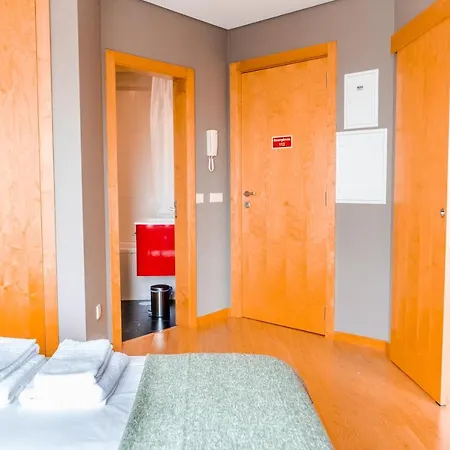 Апартаменты Sunny In The Heart Of Lapa - 5min Walk To Metro! Порту