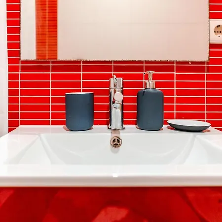 Sunny In The Heart Of Lapa - 5min Walk To Metro! * Порту