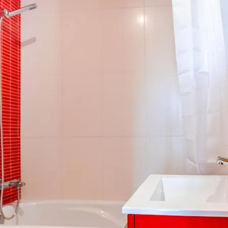 Sunny In The Heart Of Lapa - 5min Walk To Metro! *