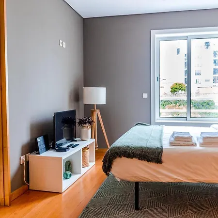 Taupe Studio Perto Do Metro - Cedofeita, Porto Appartamento