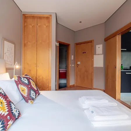 Taupe Perto Do Metro - Cedofeita, Appartement Oporto