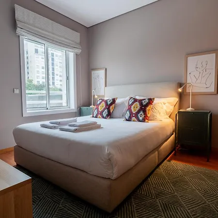 Taupe Perto Do Metro - Cedofeita, * Oporto